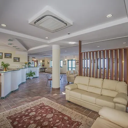 酒店 特拉蒙托公寓式酒店 4*